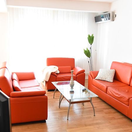 3 Bedroom Home With Parking Garage In The Heart Of Szkopje Kültér fotó