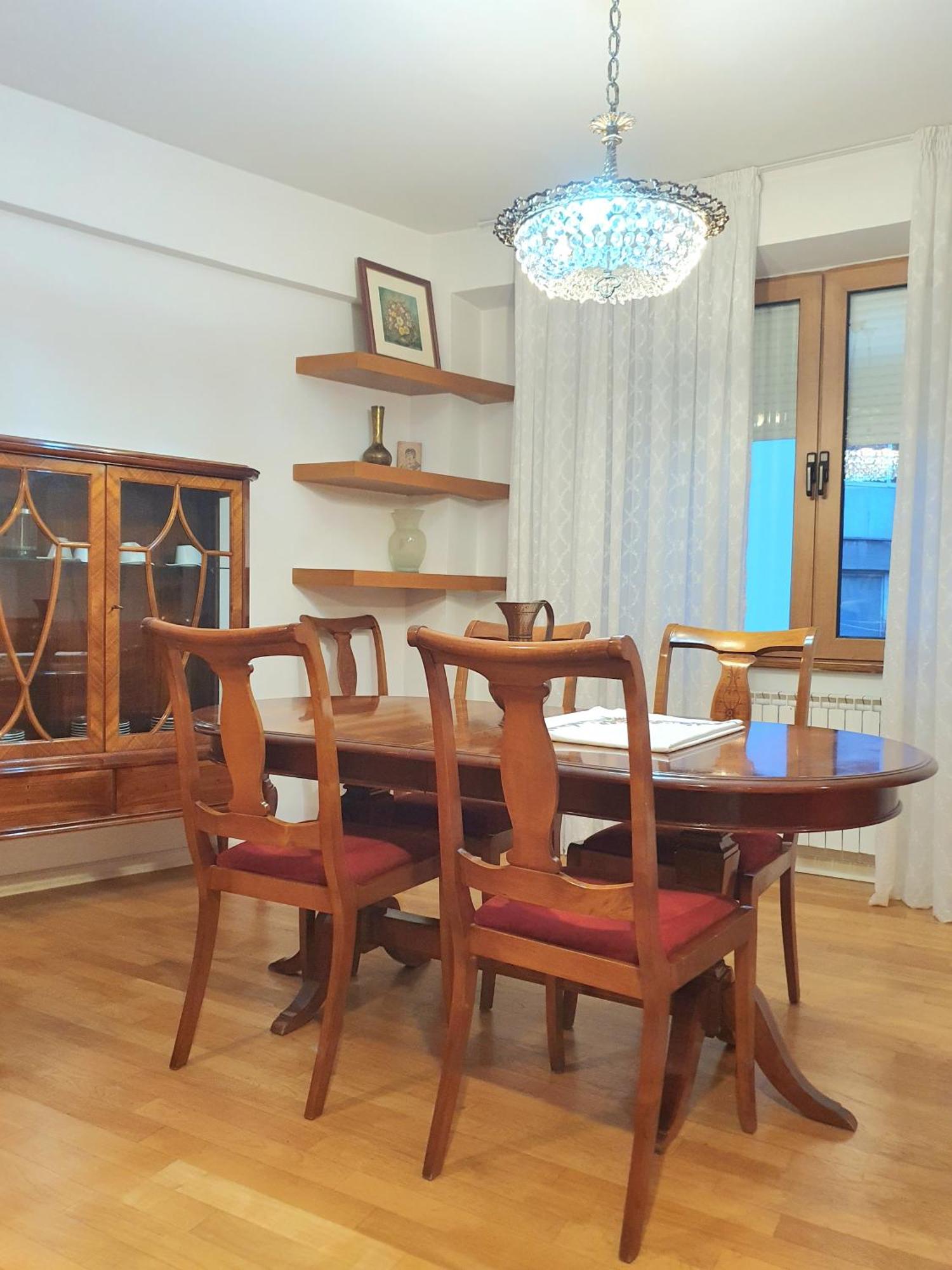 3 Bedroom Home With Parking Garage In The Heart Of Szkopje Kültér fotó