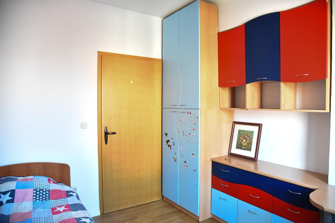 3 Bedroom Home With Parking Garage In The Heart Of Szkopje Kültér fotó