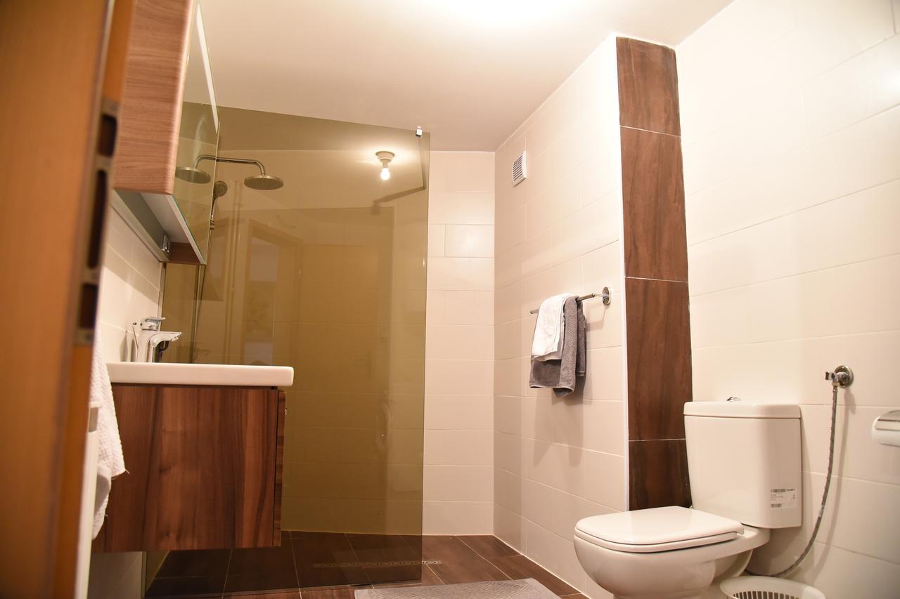 3 Bedroom Home With Parking Garage In The Heart Of Szkopje Kültér fotó