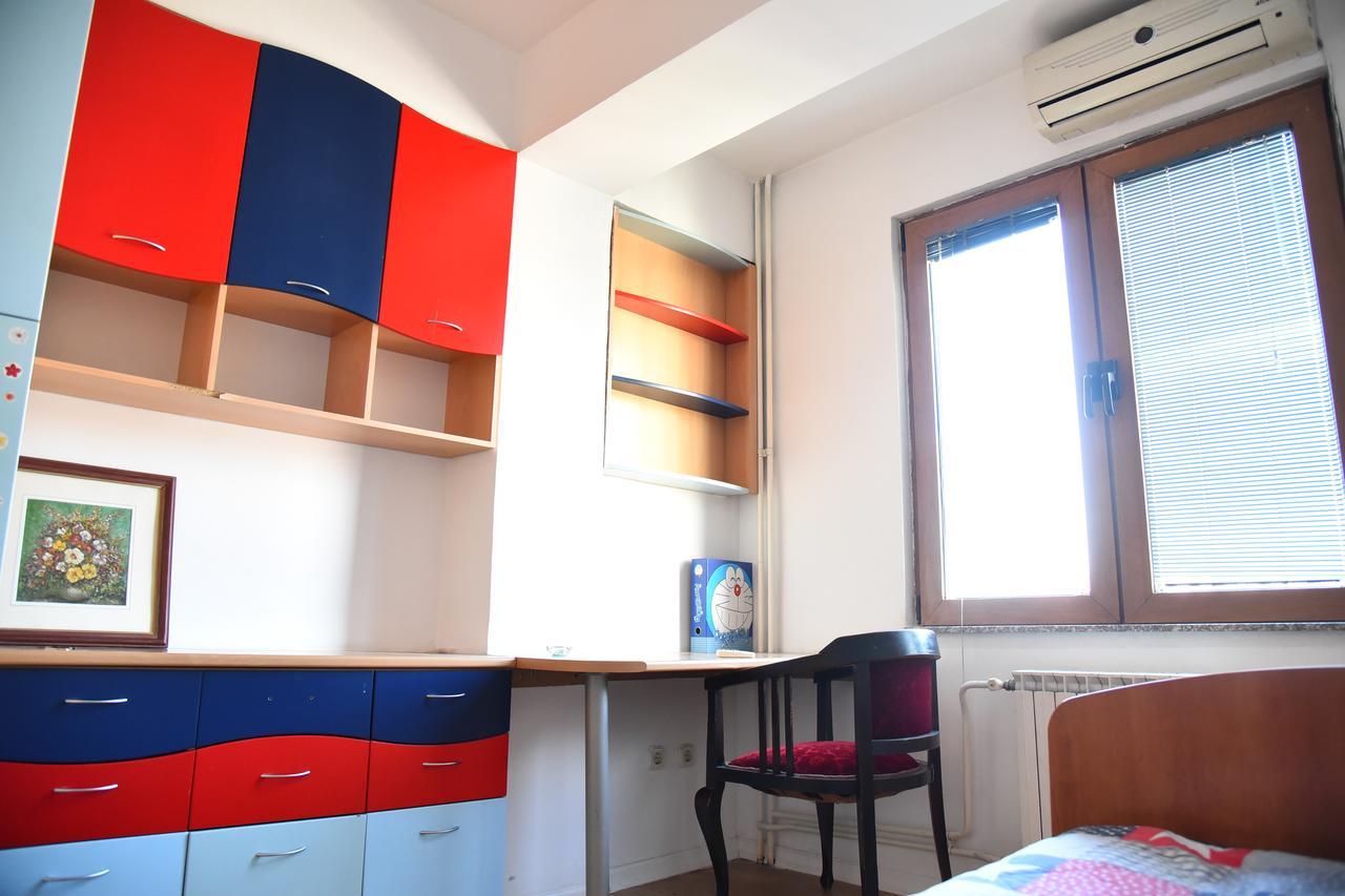3 Bedroom Home With Parking Garage In The Heart Of Szkopje Kültér fotó