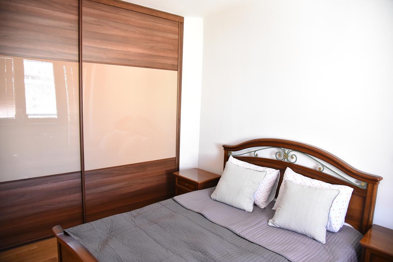 3 Bedroom Home With Parking Garage In The Heart Of Szkopje Kültér fotó