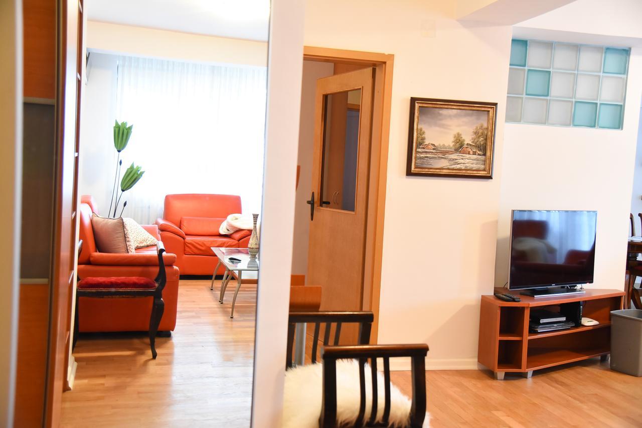 3 Bedroom Home With Parking Garage In The Heart Of Szkopje Kültér fotó
