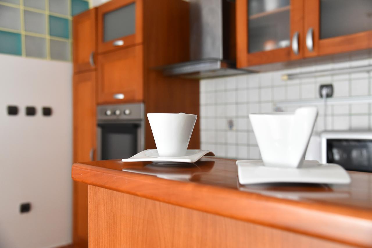3 Bedroom Home With Parking Garage In The Heart Of Szkopje Kültér fotó