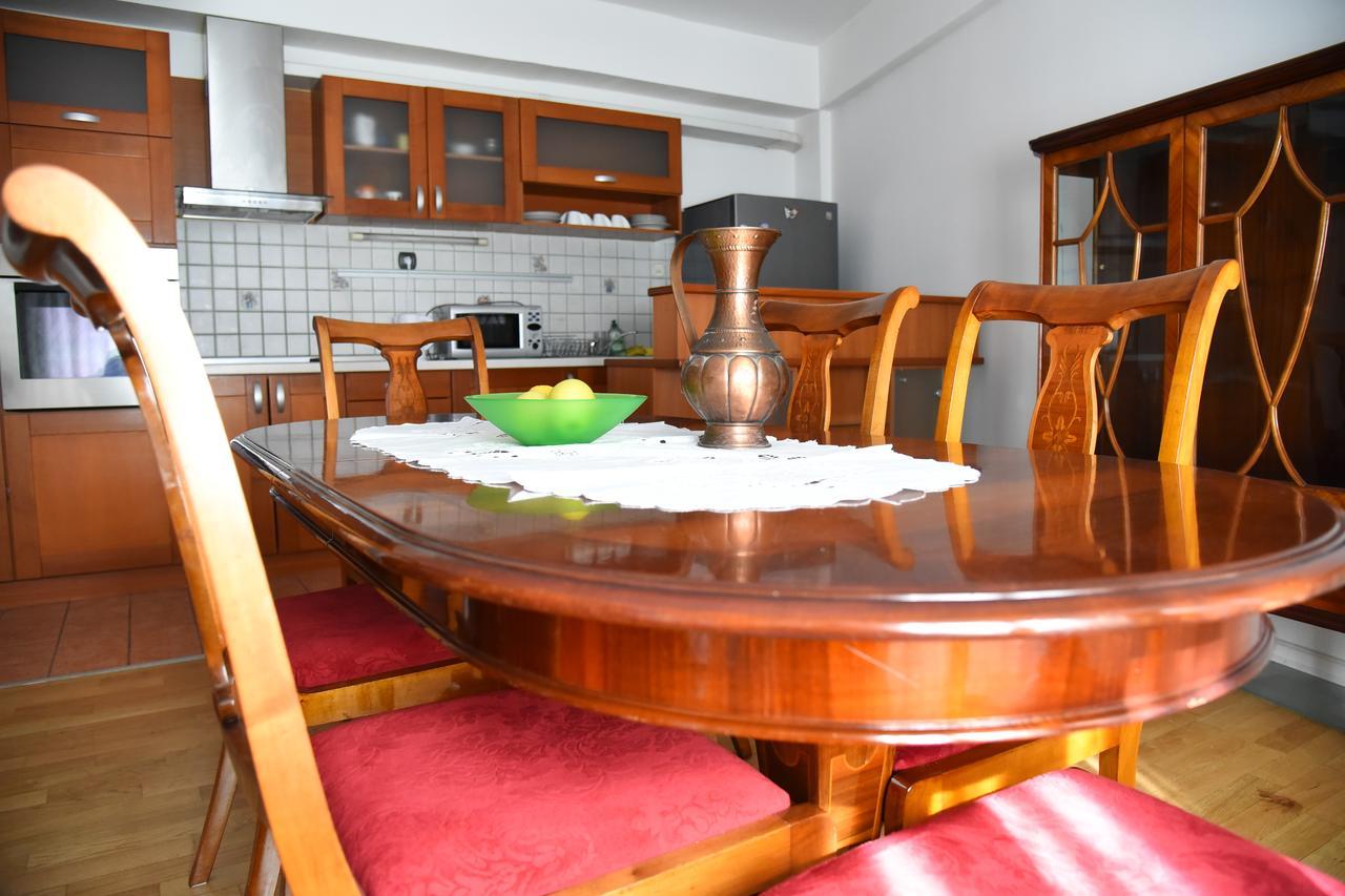 3 Bedroom Home With Parking Garage In The Heart Of Szkopje Kültér fotó