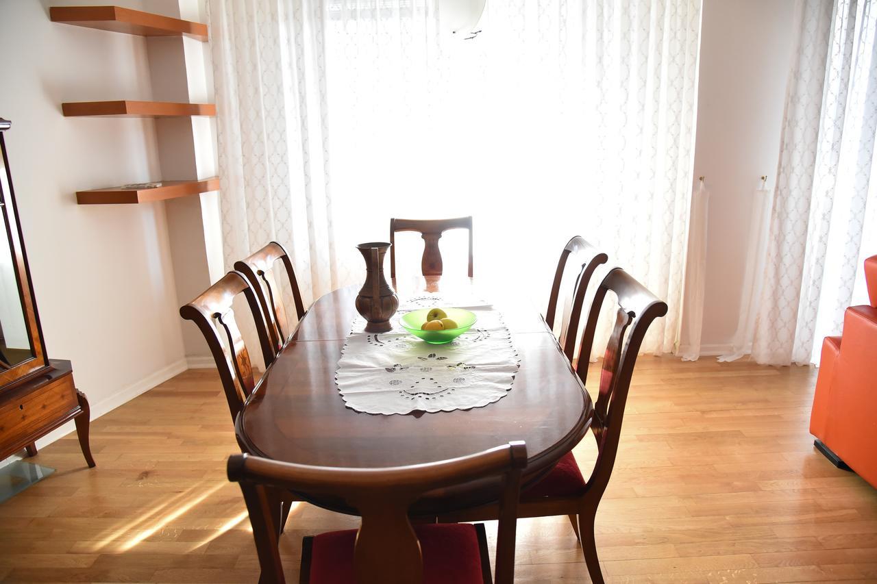 3 Bedroom Home With Parking Garage In The Heart Of Szkopje Kültér fotó